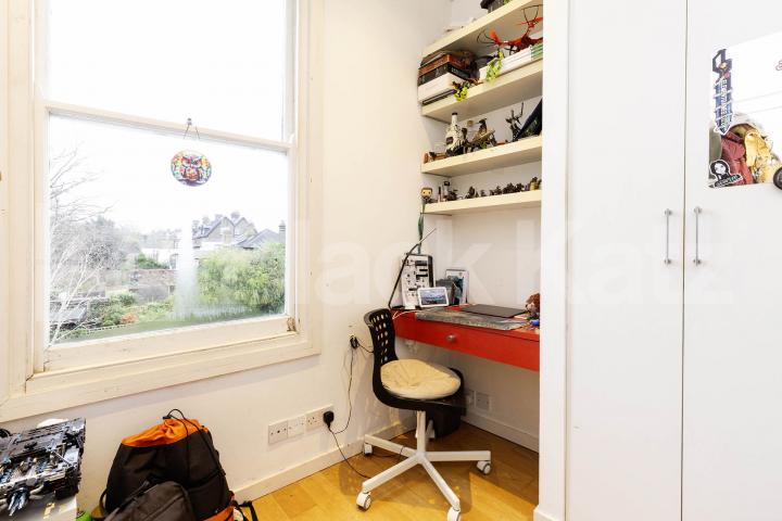 			3 Bedroom, 1 bath, 1 reception Flat			 Pages Lane, Muswell Hill